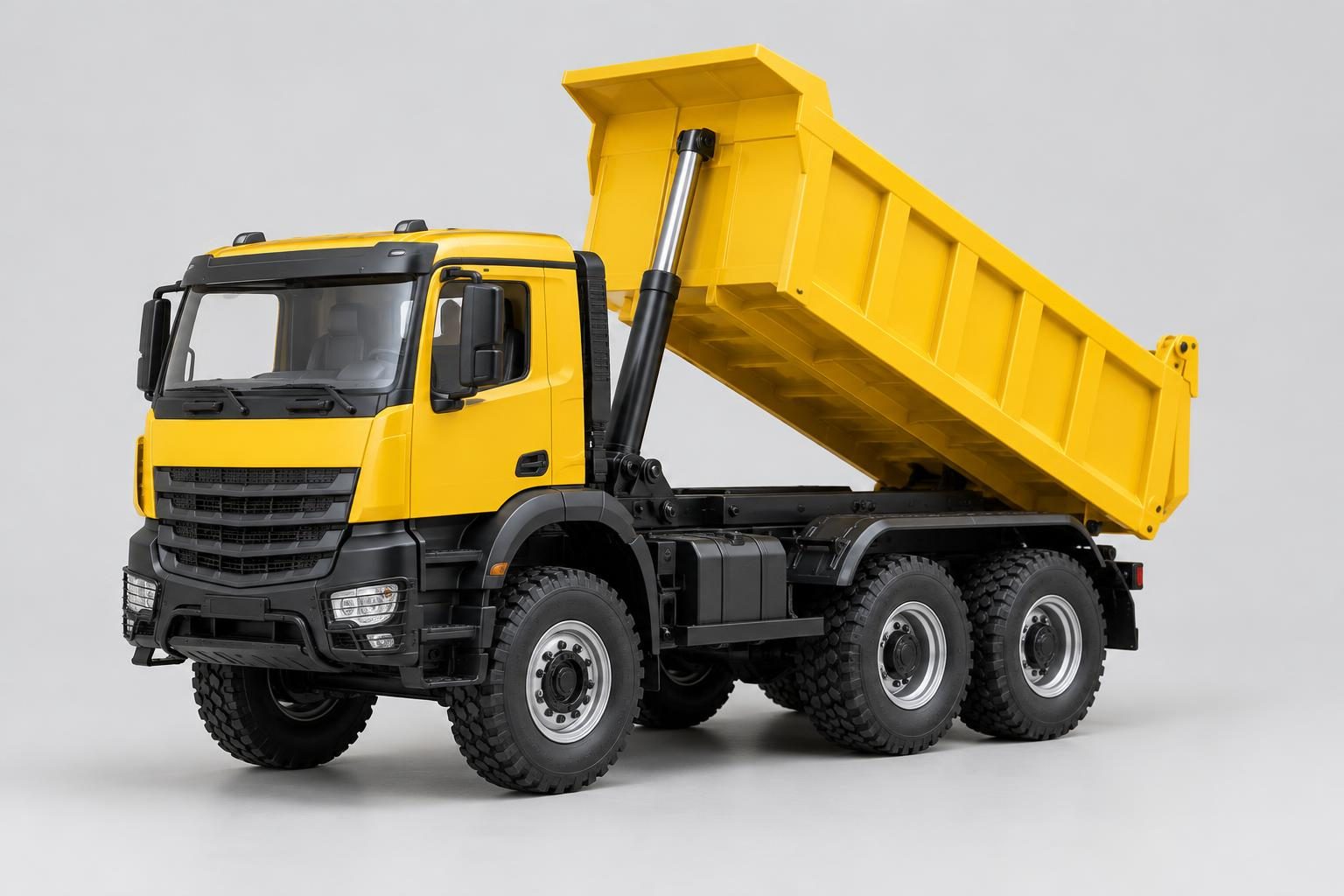 RC Dump Truck (Huina 1573 / 1582 type)